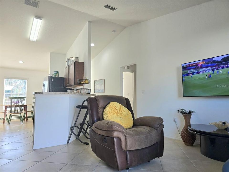 На продажу: $260,000 (3 спален, 2 ванн, 1131 Квадратных фут)