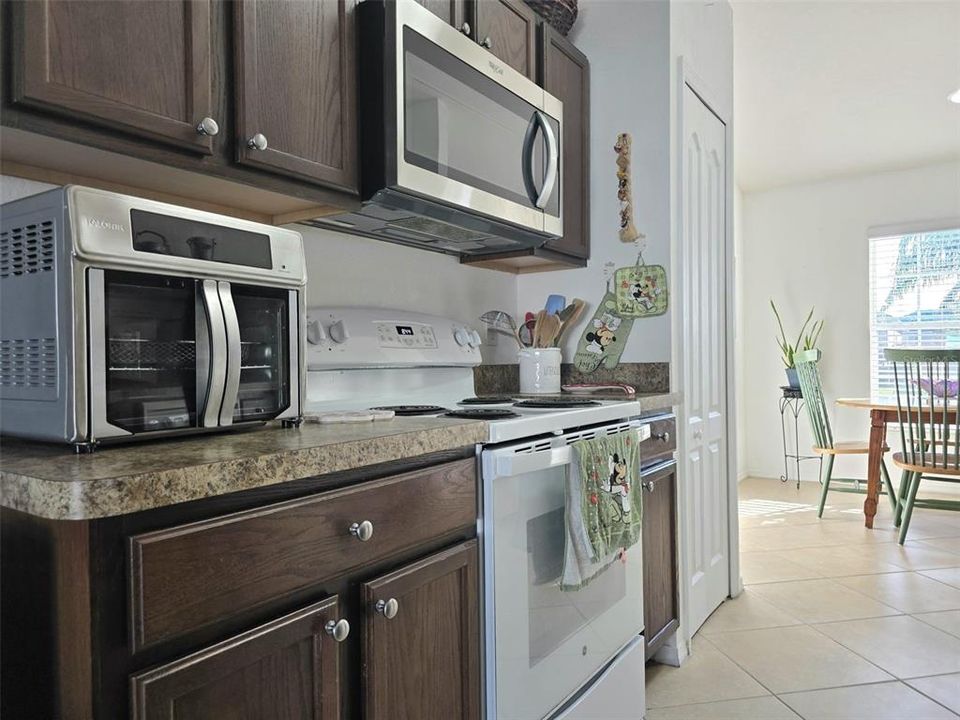 На продажу: $260,000 (3 спален, 2 ванн, 1131 Квадратных фут)