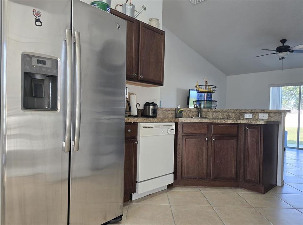 На продажу: $260,000 (3 спален, 2 ванн, 1131 Квадратных фут)