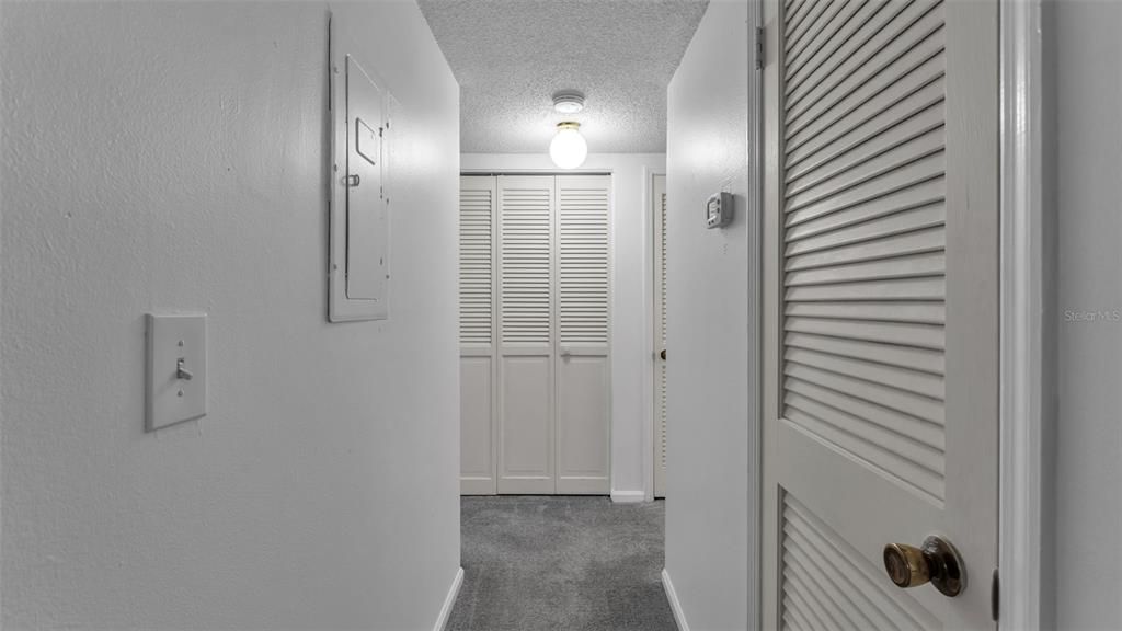 Active With Contract: $134,900 (1 beds, 1 baths, 669 Square Feet)
