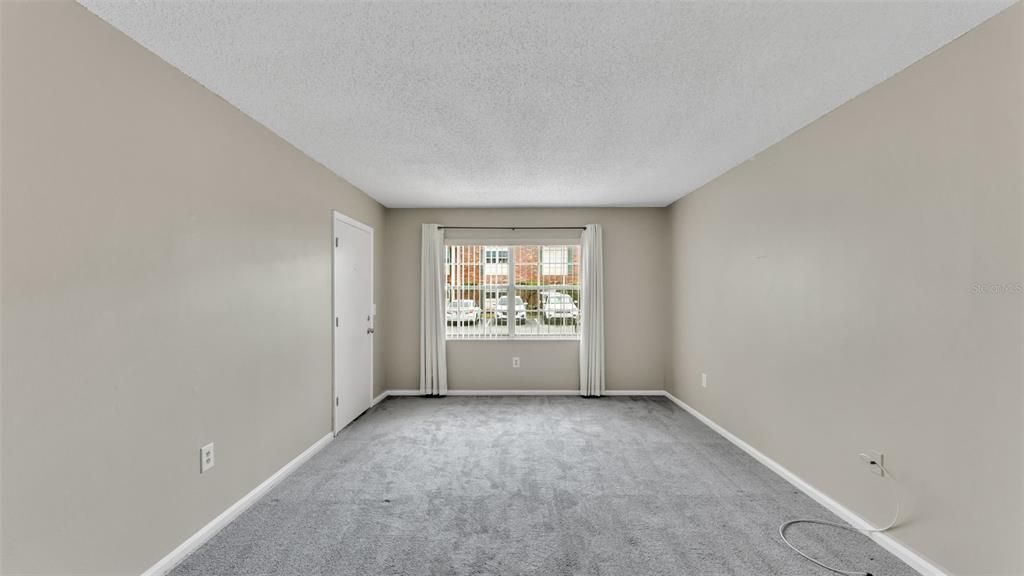 Active With Contract: $134,900 (1 beds, 1 baths, 669 Square Feet)