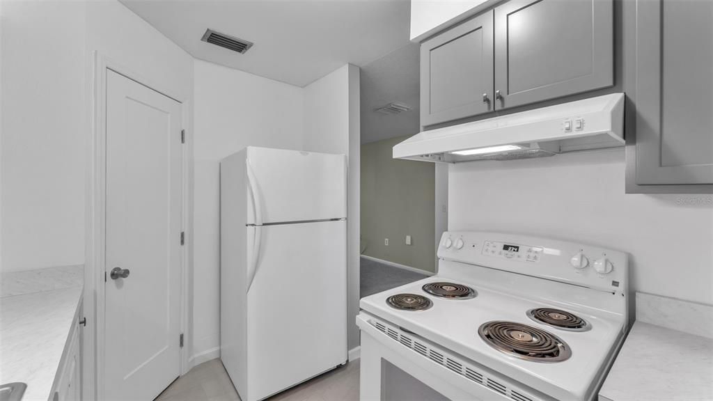 Active With Contract: $134,900 (1 beds, 1 baths, 669 Square Feet)