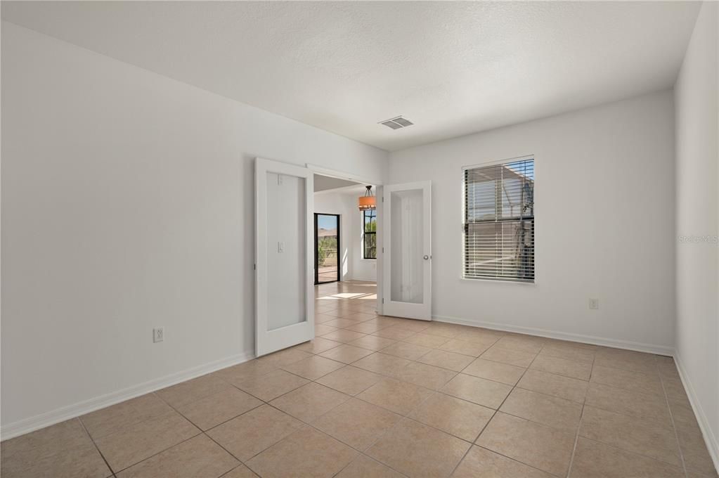 Activo con contrato: $436,000 (4 camas, 2 baños, 2596 Pies cuadrados)