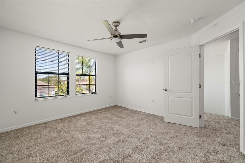 Activo con contrato: $436,000 (4 camas, 2 baños, 2596 Pies cuadrados)
