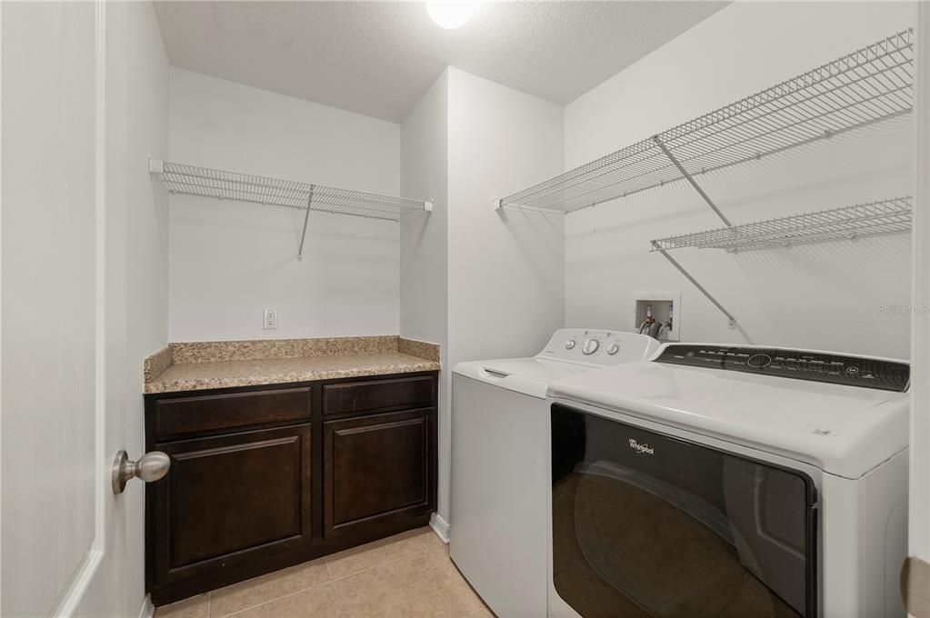Activo con contrato: $436,000 (4 camas, 2 baños, 2596 Pies cuadrados)