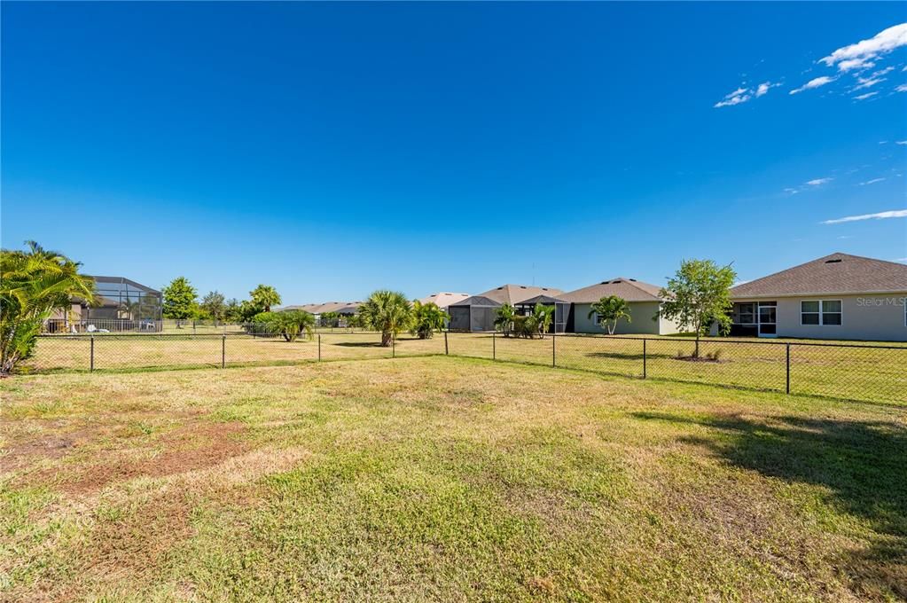 Activo con contrato: $436,000 (4 camas, 2 baños, 2596 Pies cuadrados)