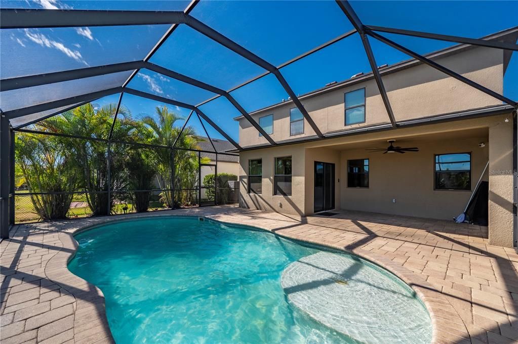Activo con contrato: $436,000 (4 camas, 2 baños, 2596 Pies cuadrados)