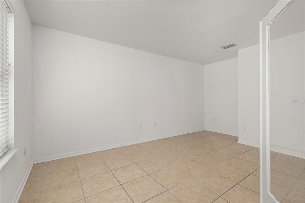 Activo con contrato: $436,000 (4 camas, 2 baños, 2596 Pies cuadrados)