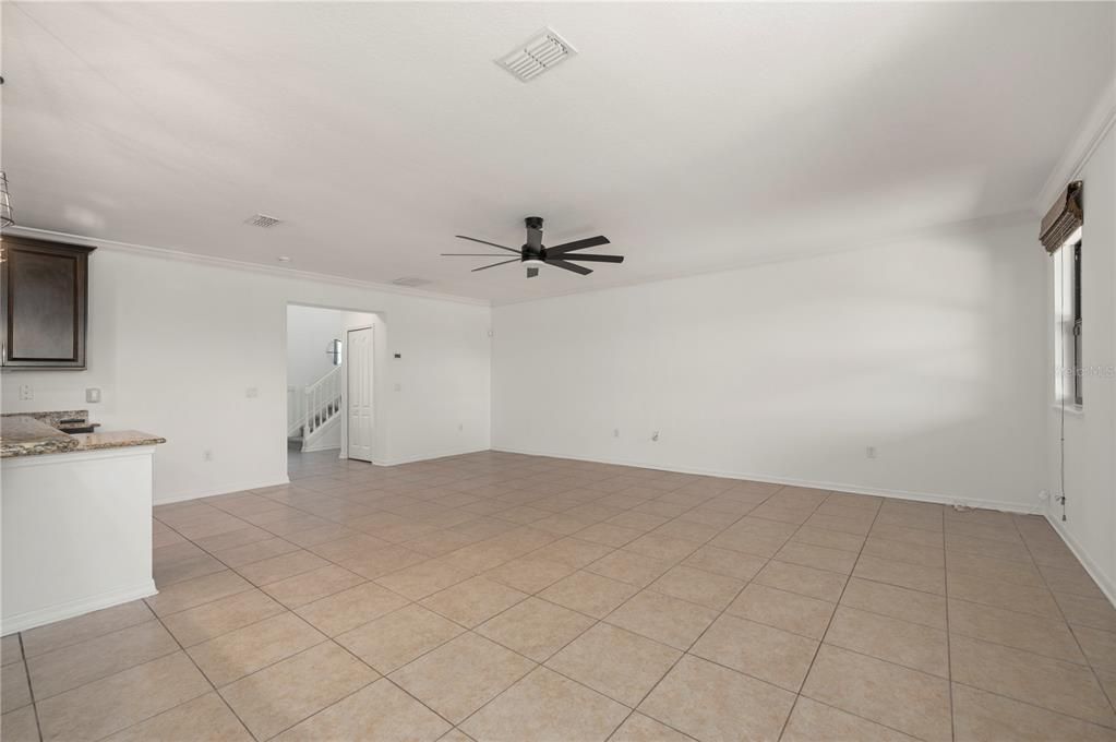 Activo con contrato: $436,000 (4 camas, 2 baños, 2596 Pies cuadrados)