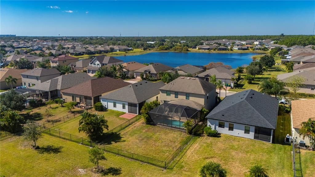 Activo con contrato: $436,000 (4 camas, 2 baños, 2596 Pies cuadrados)