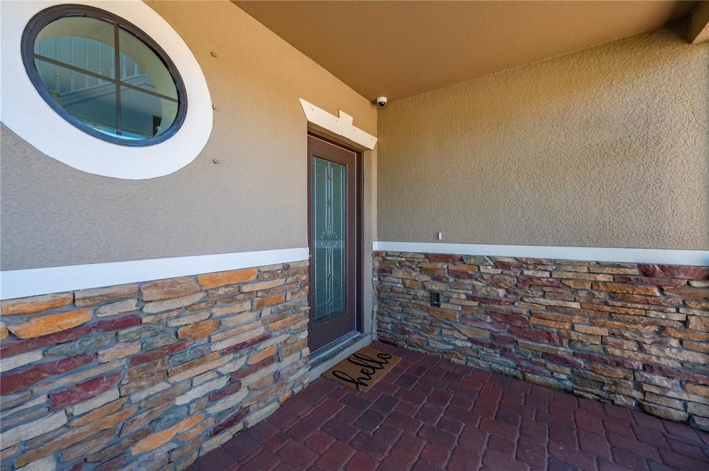 Activo con contrato: $436,000 (4 camas, 2 baños, 2596 Pies cuadrados)