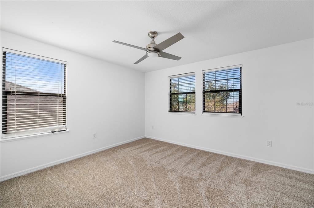 Activo con contrato: $436,000 (4 camas, 2 baños, 2596 Pies cuadrados)