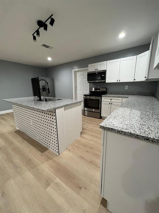 出租: $2,500 (3 贝兹, 2 浴室, 1572 平方英尺)