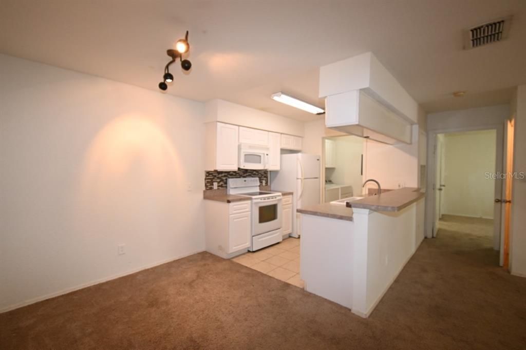 На продажу: $128,900 (2 спален, 2 ванн, 1029 Квадратных фут)