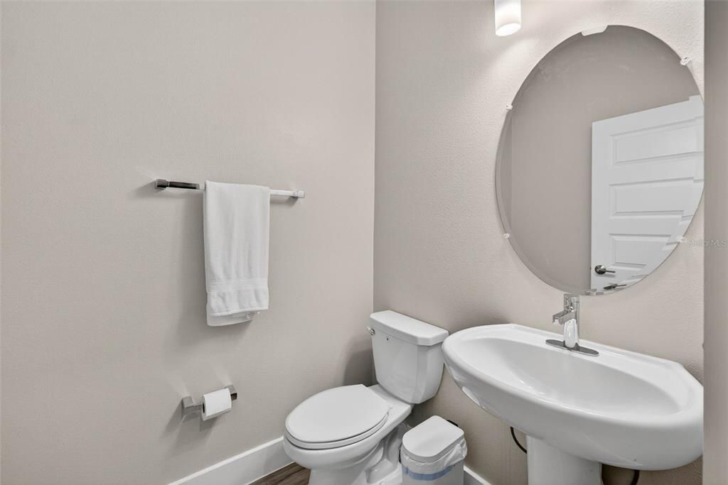 En Venta: $575,000 (4 camas, 2 baños, 2775 Pies cuadrados)