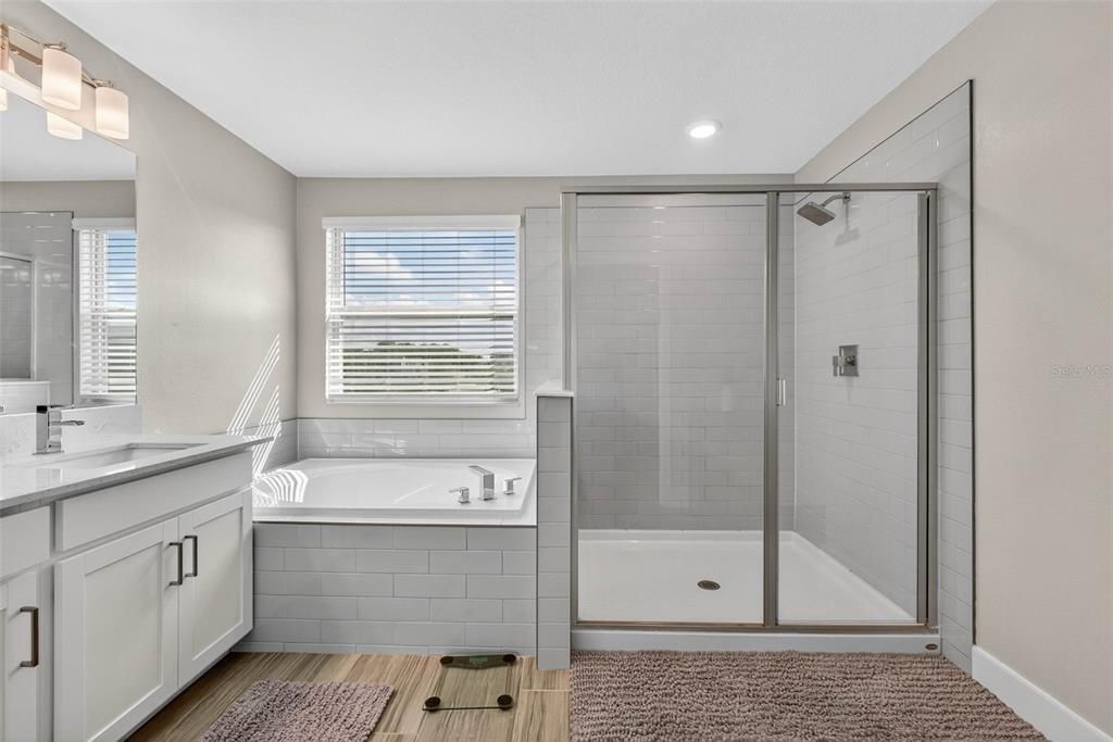 En Venta: $575,000 (4 camas, 2 baños, 2775 Pies cuadrados)