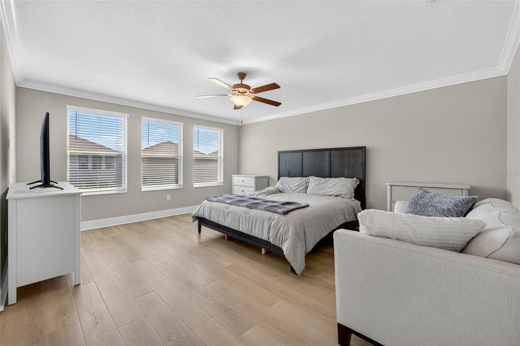 En Venta: $575,000 (4 camas, 2 baños, 2775 Pies cuadrados)