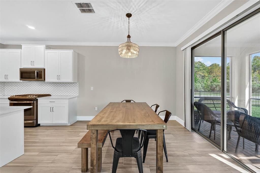 En Venta: $575,000 (4 camas, 2 baños, 2775 Pies cuadrados)