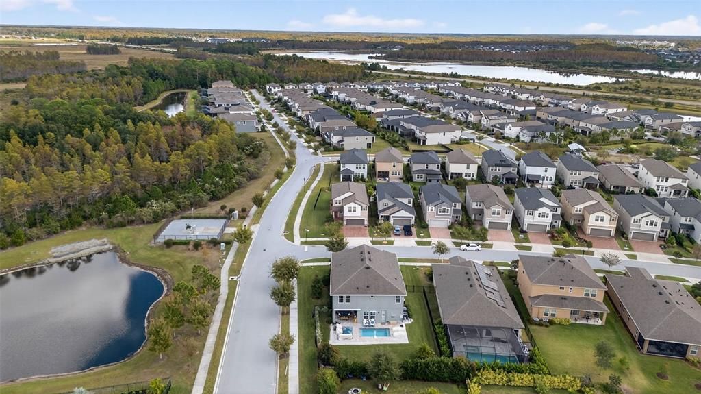 En Venta: $575,000 (4 camas, 2 baños, 2775 Pies cuadrados)