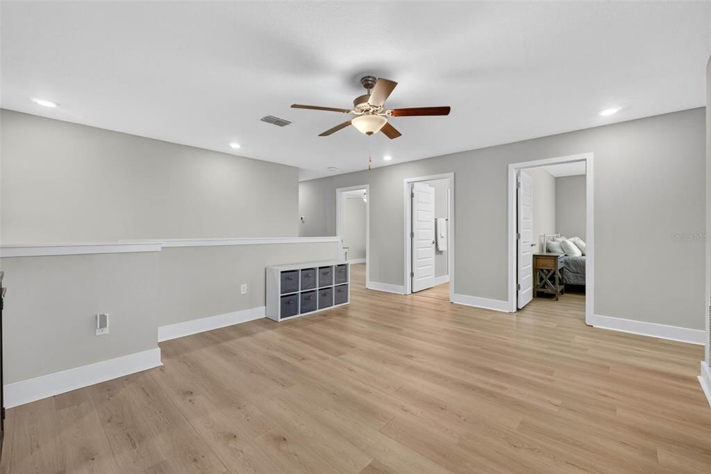 En Venta: $575,000 (4 camas, 2 baños, 2775 Pies cuadrados)