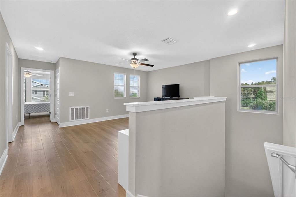 En Venta: $575,000 (4 camas, 2 baños, 2775 Pies cuadrados)