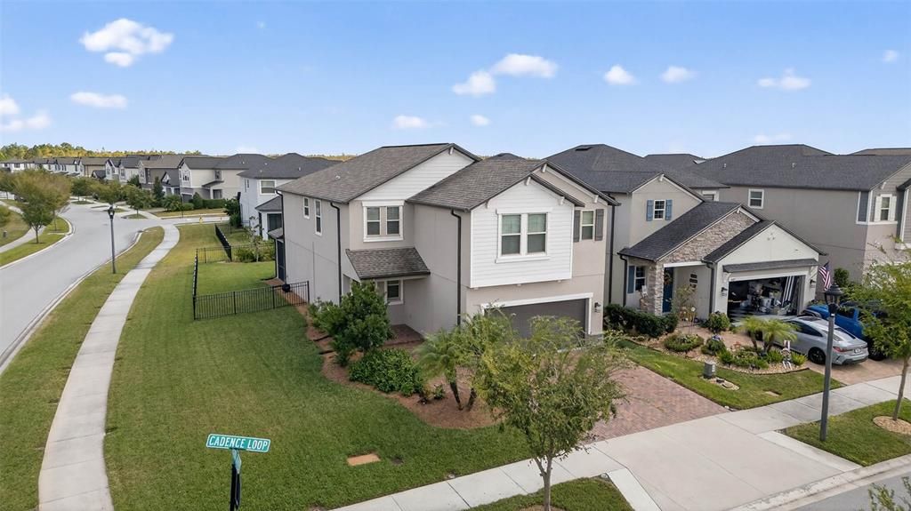 En Venta: $575,000 (4 camas, 2 baños, 2775 Pies cuadrados)