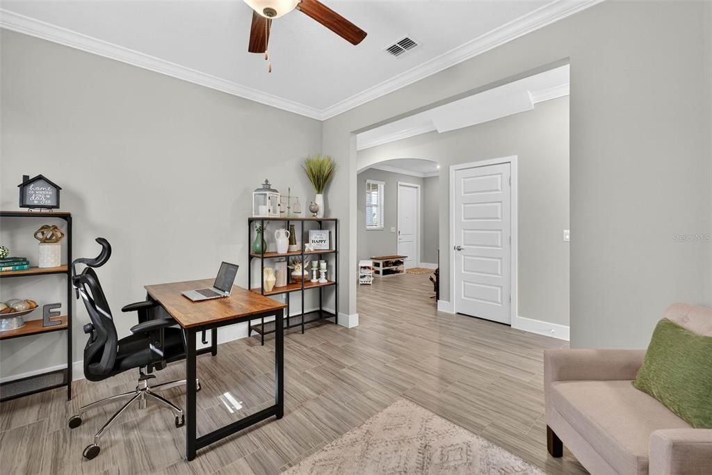 En Venta: $575,000 (4 camas, 2 baños, 2775 Pies cuadrados)