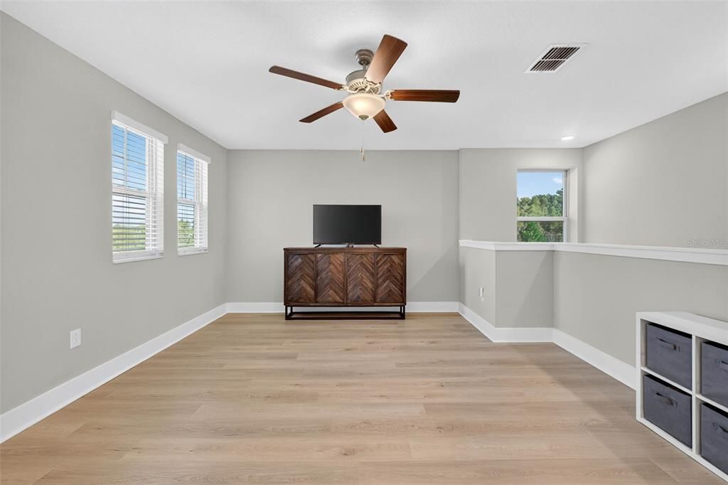 En Venta: $575,000 (4 camas, 2 baños, 2775 Pies cuadrados)