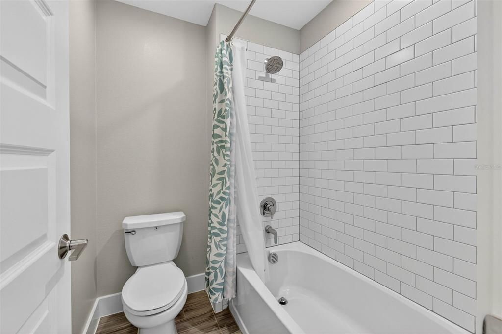 En Venta: $575,000 (4 camas, 2 baños, 2775 Pies cuadrados)