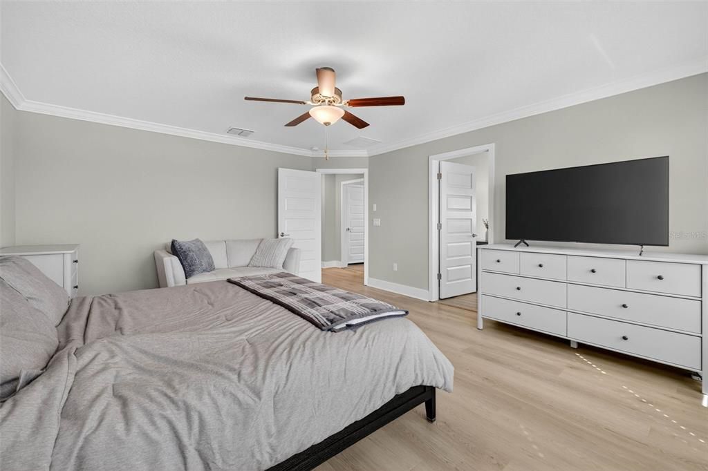 En Venta: $575,000 (4 camas, 2 baños, 2775 Pies cuadrados)