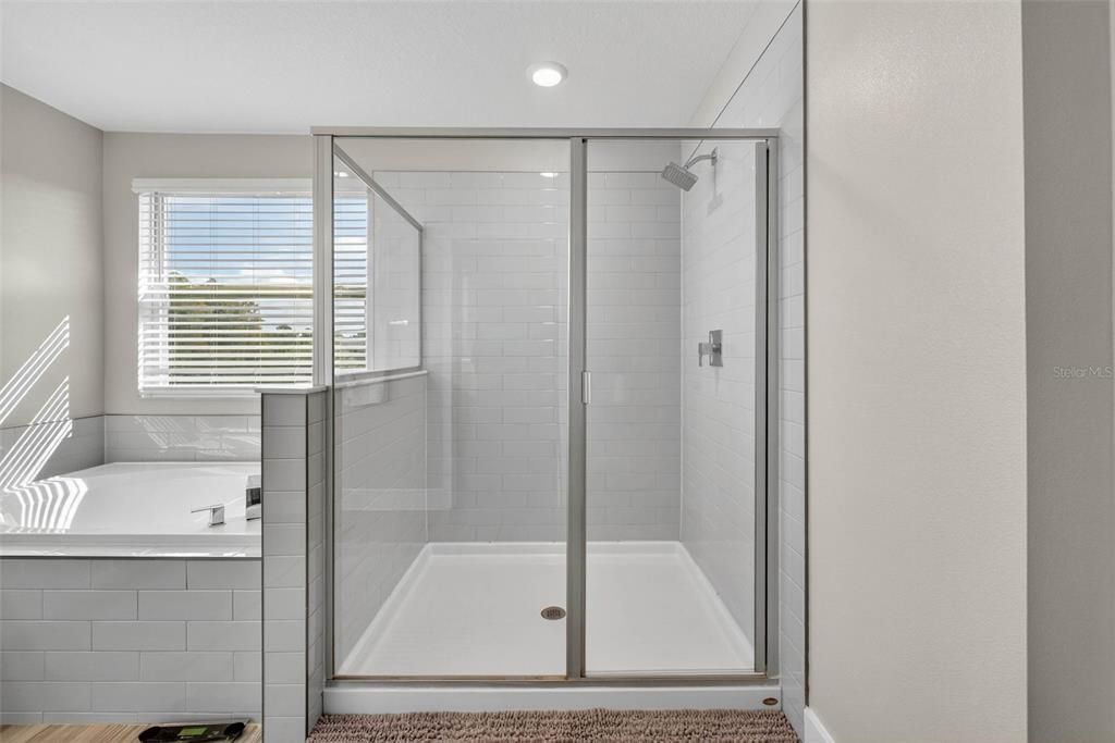 En Venta: $575,000 (4 camas, 2 baños, 2775 Pies cuadrados)