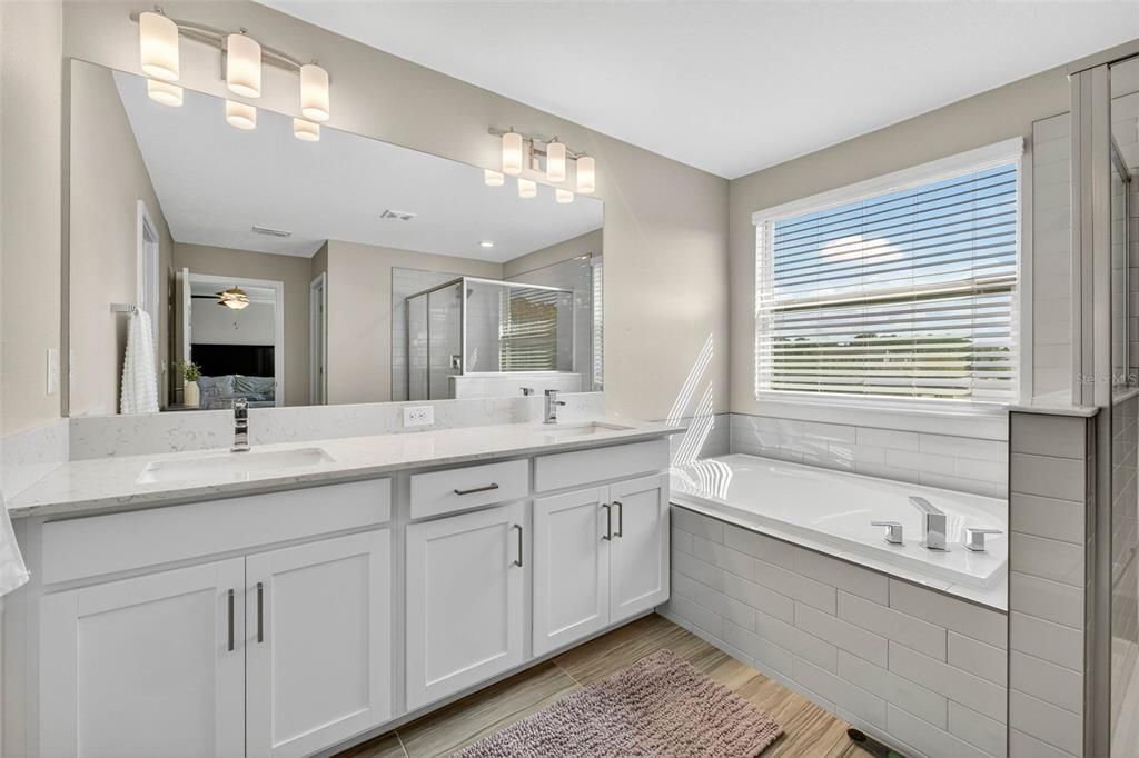 En Venta: $575,000 (4 camas, 2 baños, 2775 Pies cuadrados)