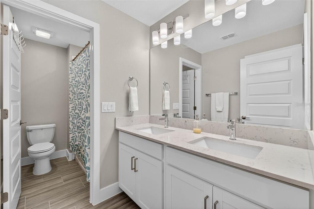 En Venta: $575,000 (4 camas, 2 baños, 2775 Pies cuadrados)