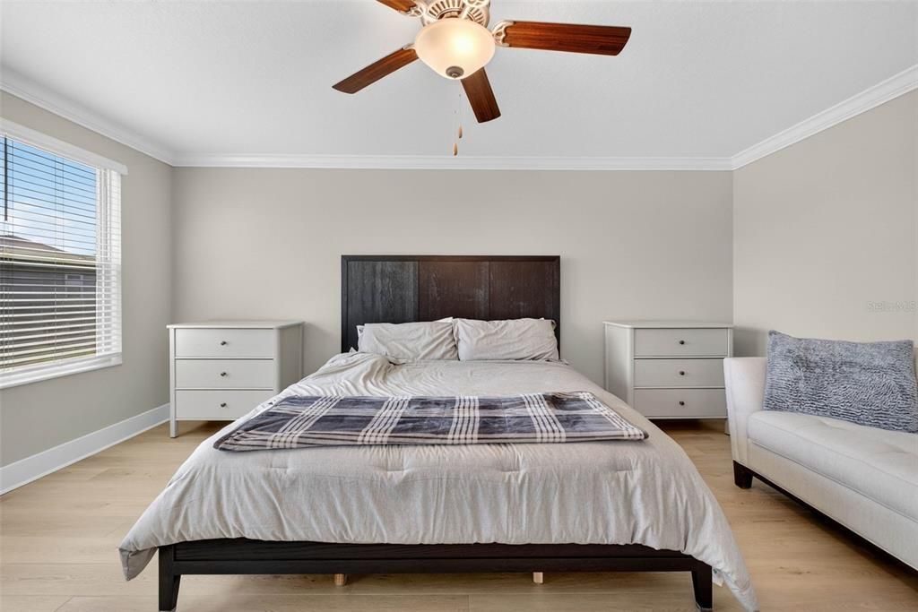 En Venta: $575,000 (4 camas, 2 baños, 2775 Pies cuadrados)