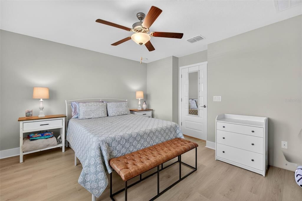 En Venta: $575,000 (4 camas, 2 baños, 2775 Pies cuadrados)