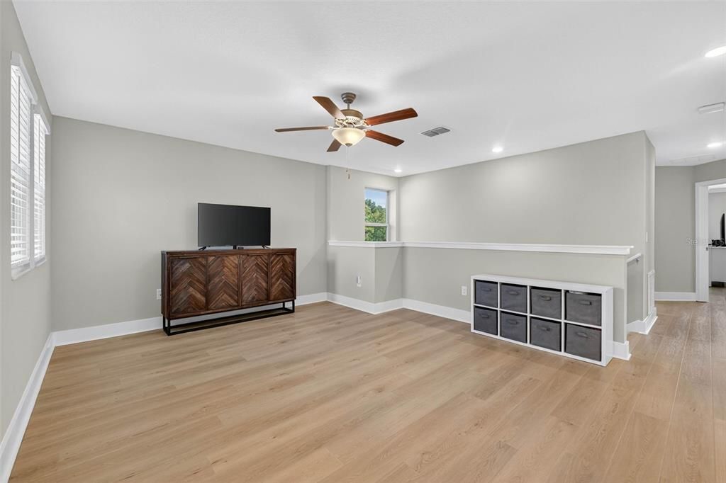 En Venta: $575,000 (4 camas, 2 baños, 2775 Pies cuadrados)