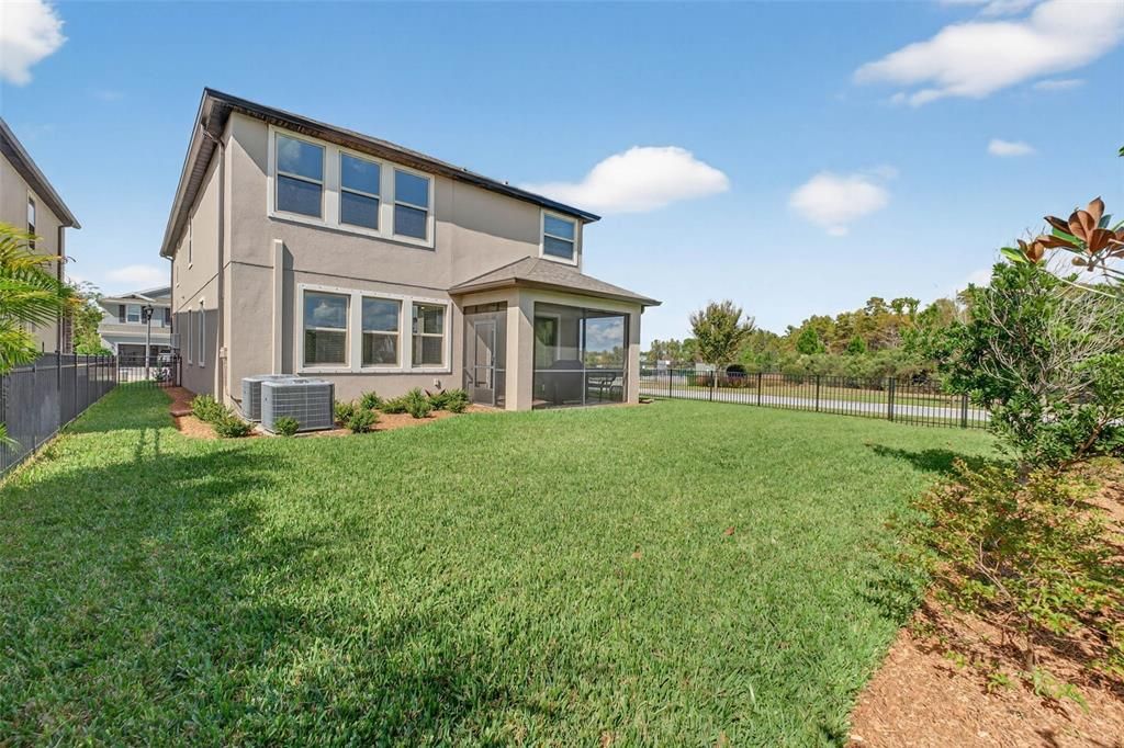 En Venta: $575,000 (4 camas, 2 baños, 2775 Pies cuadrados)