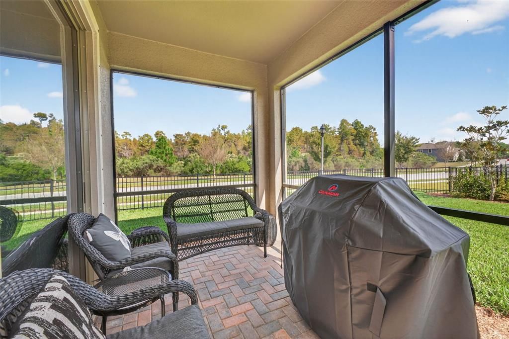 En Venta: $575,000 (4 camas, 2 baños, 2775 Pies cuadrados)