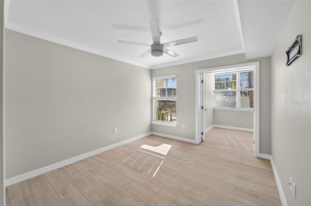 待售: $435,000 (1 贝兹, 1 浴室, 735 平方英尺)