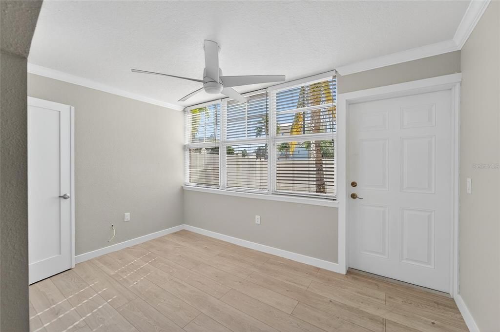 待售: $435,000 (1 贝兹, 1 浴室, 735 平方英尺)