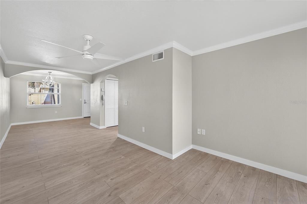 待售: $435,000 (1 贝兹, 1 浴室, 735 平方英尺)