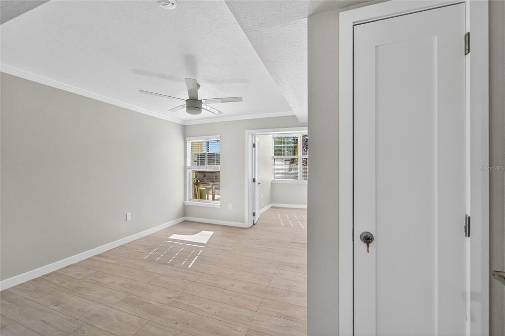 待售: $435,000 (1 贝兹, 1 浴室, 735 平方英尺)