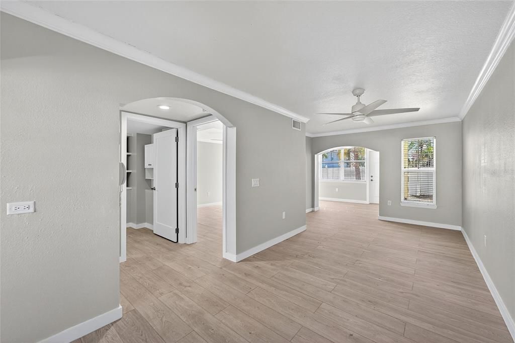 待售: $435,000 (1 贝兹, 1 浴室, 735 平方英尺)