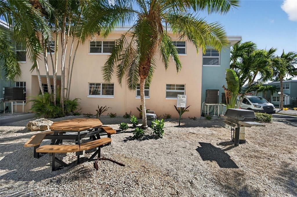 待售: $435,000 (1 贝兹, 1 浴室, 735 平方英尺)