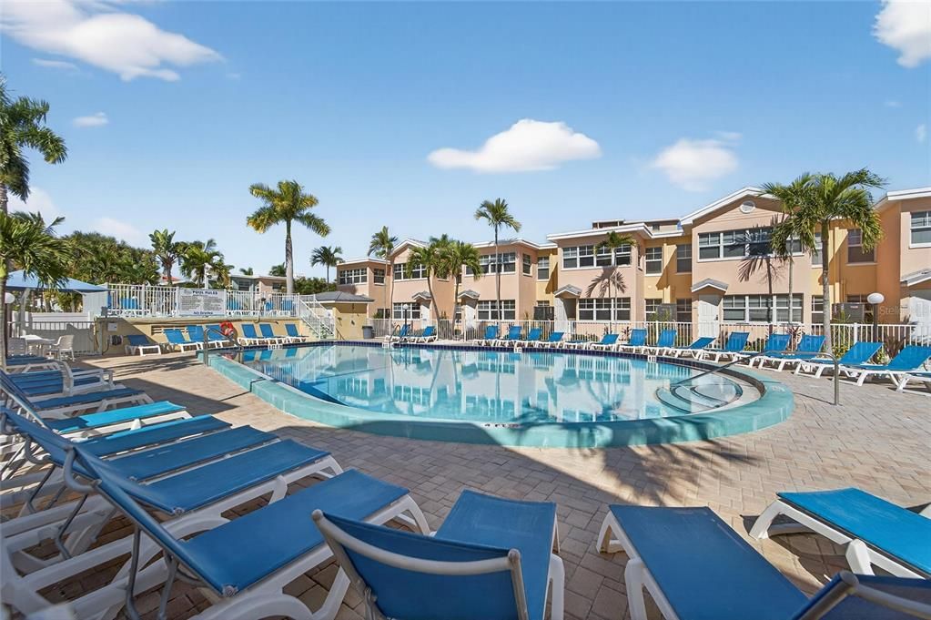 待售: $435,000 (1 贝兹, 1 浴室, 735 平方英尺)