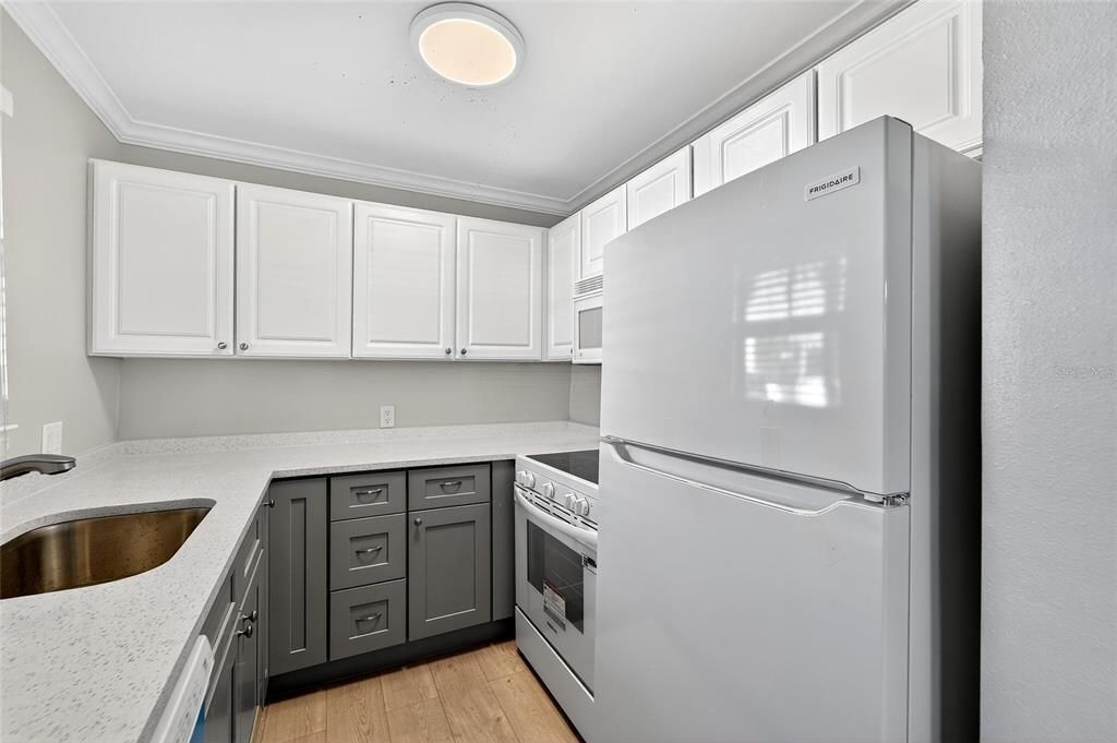 待售: $435,000 (1 贝兹, 1 浴室, 735 平方英尺)