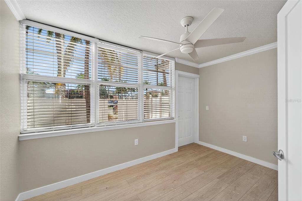 待售: $435,000 (1 贝兹, 1 浴室, 735 平方英尺)