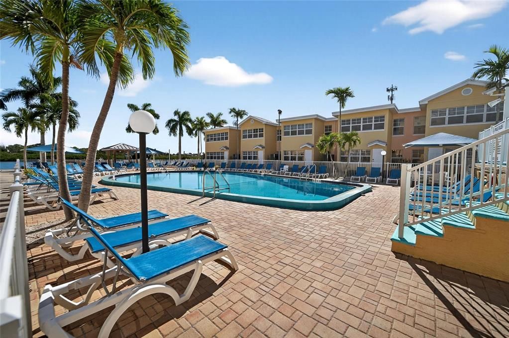 待售: $435,000 (1 贝兹, 1 浴室, 735 平方英尺)