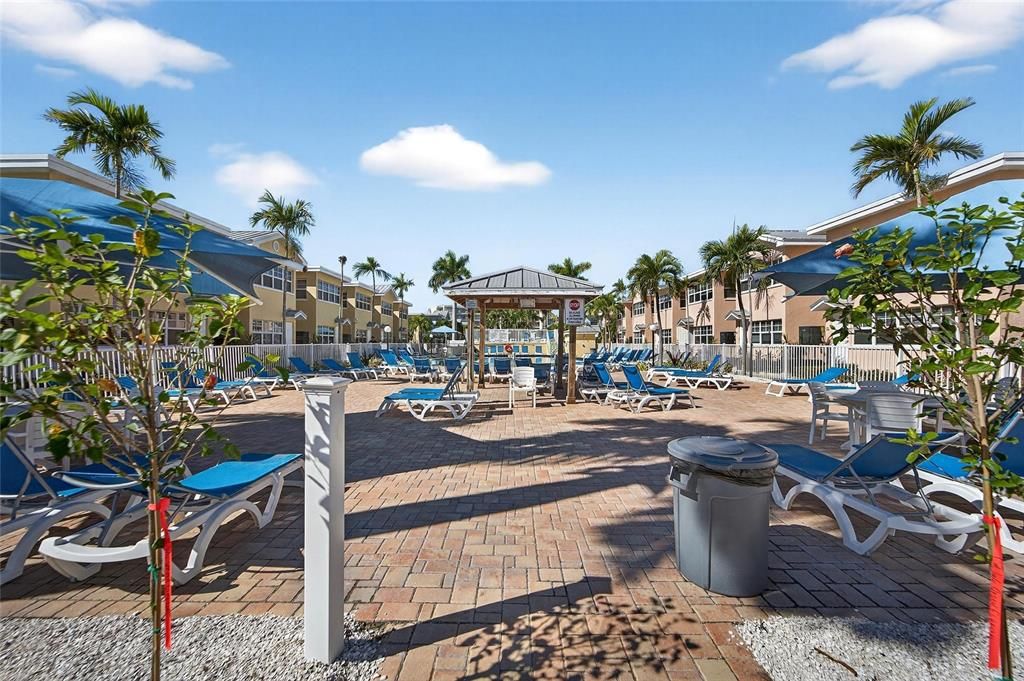 待售: $435,000 (1 贝兹, 1 浴室, 735 平方英尺)