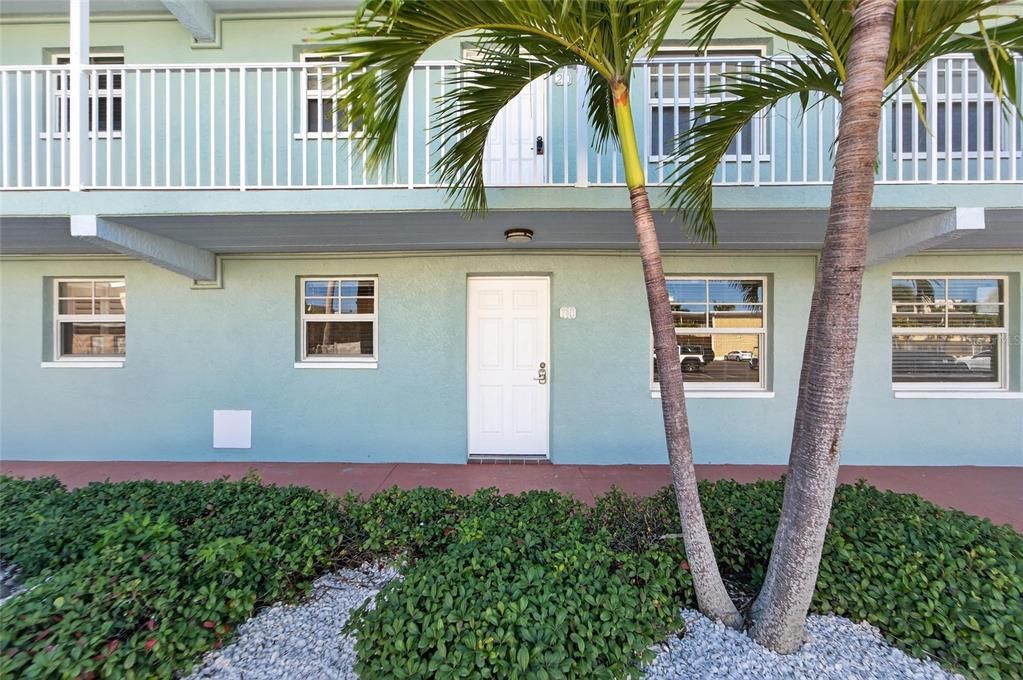 待售: $435,000 (1 贝兹, 1 浴室, 735 平方英尺)